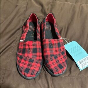 NWT TOMS Classic Buffalo Plaid Slip On Shoes with Glitter Backs Size 1.5